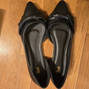 Black Pointed Toe Knot Flats